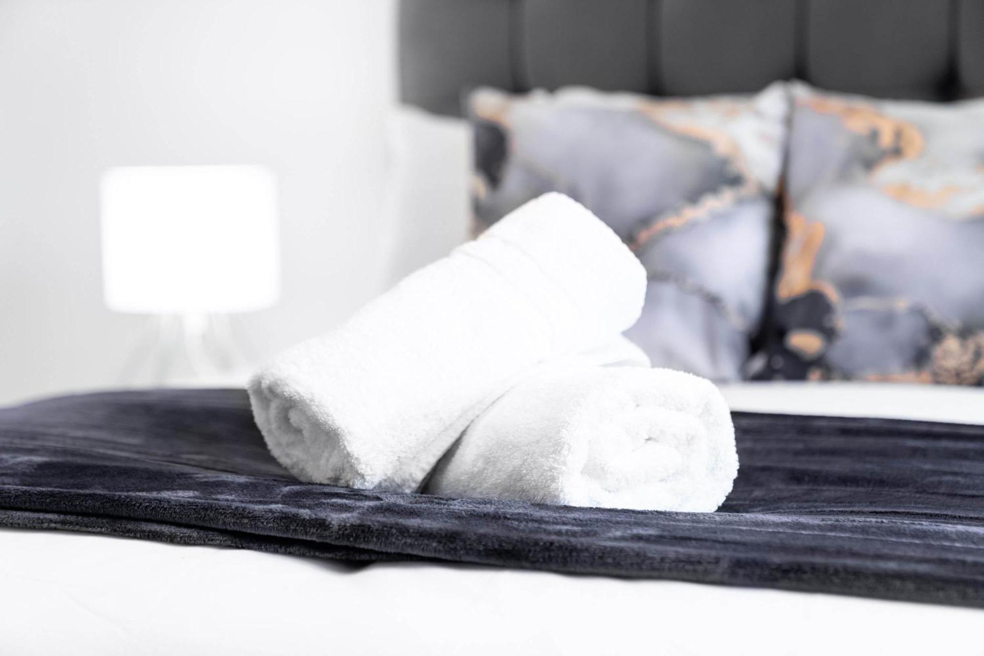 Luxury Apartment - 2 Bedrooms - Balcony - Parking - Netflix - Wifi - 7Mc Birmingham Bagian luar foto